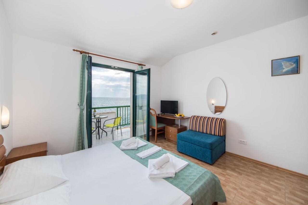 Hotel Riva Brist Extérieur photo