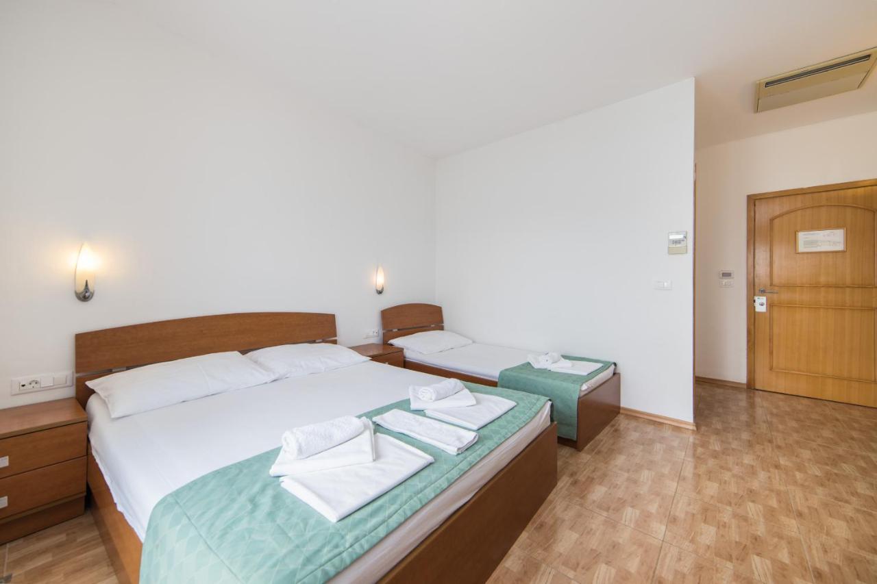 Hotel Riva Brist Extérieur photo