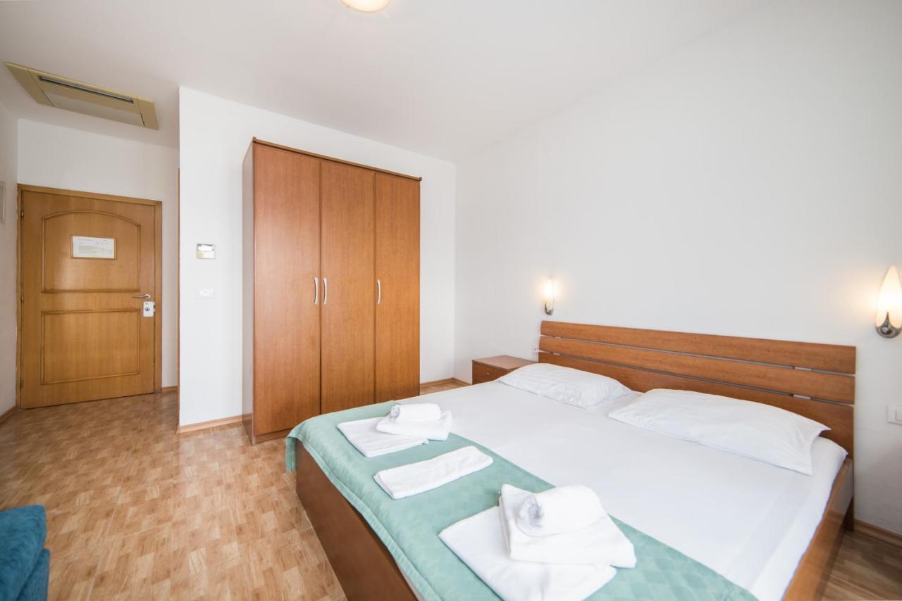 Hotel Riva Brist Extérieur photo